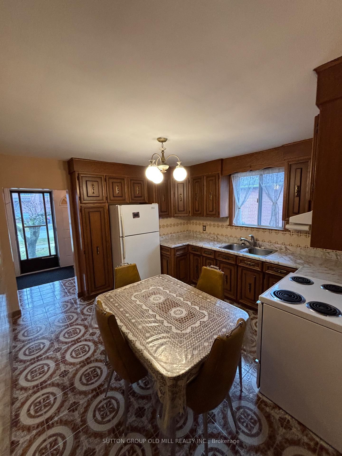 Detached House for sale at 14 Ashmore Avenue, Toronto, Ontario, M8Z 4C4 - Stonegate-Queensway - MLS: W12908528