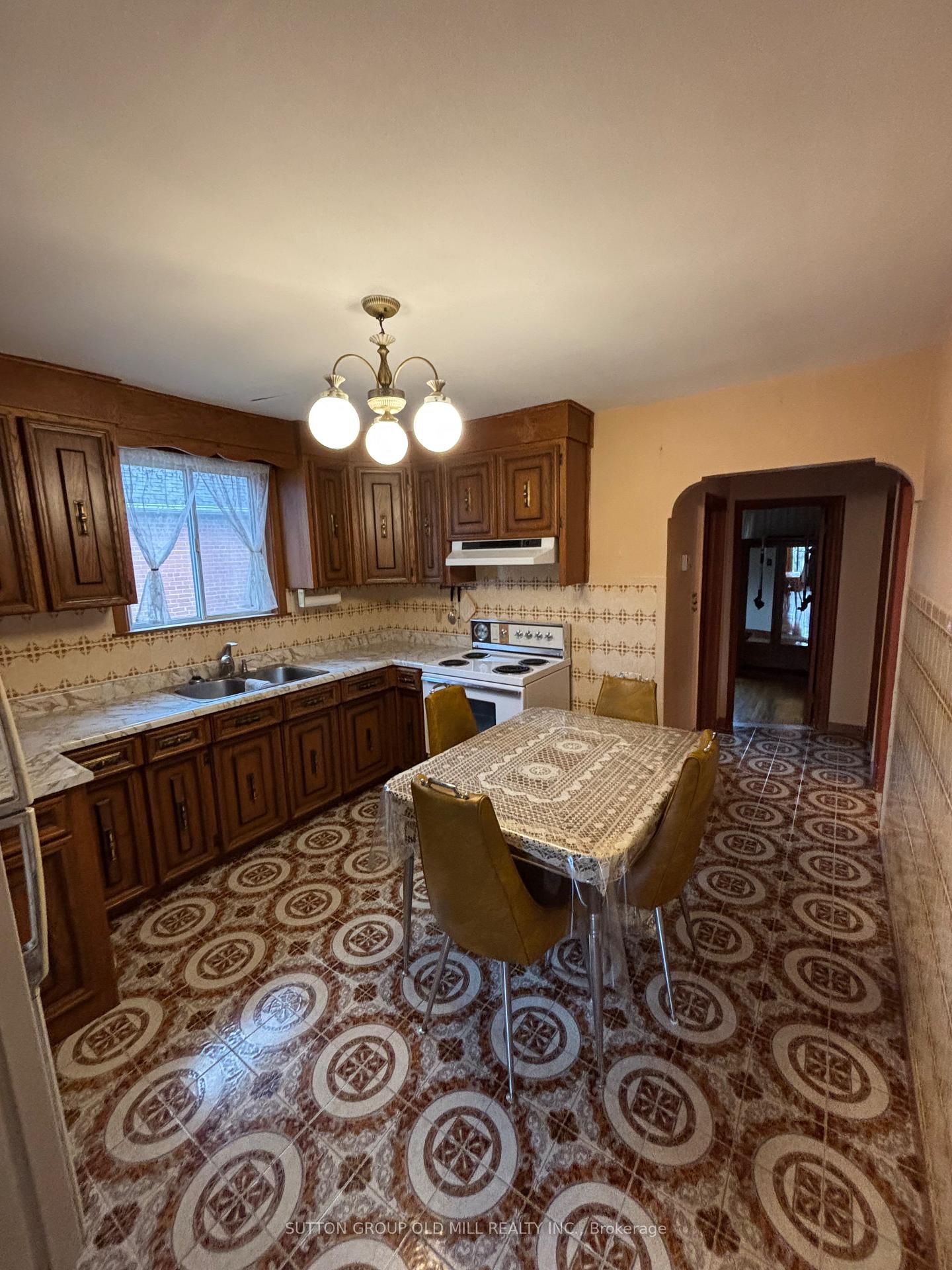 Detached House for sale at 14 Ashmore Avenue, Toronto, Ontario, M8Z 4C4 - Stonegate-Queensway - MLS: W12908528