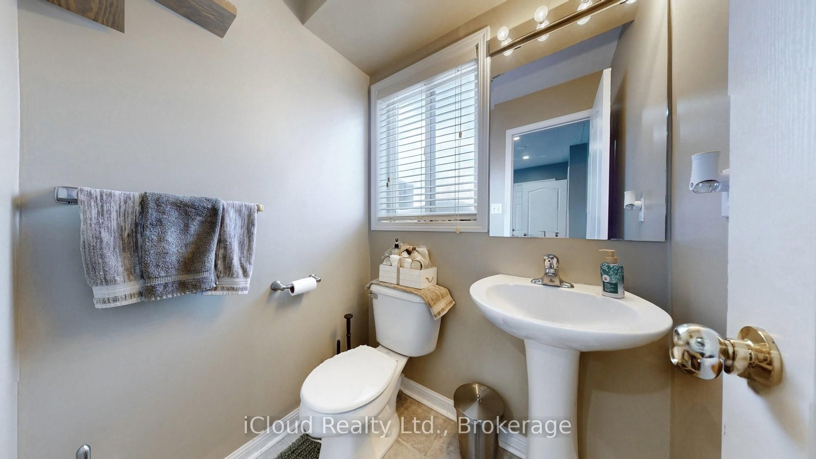 Semi-Detached House for sale at 52 Tianalee Crescent, Brampton, Ontario, L7A 2X2 - Fletcher's Meadow - MLS: W12908910