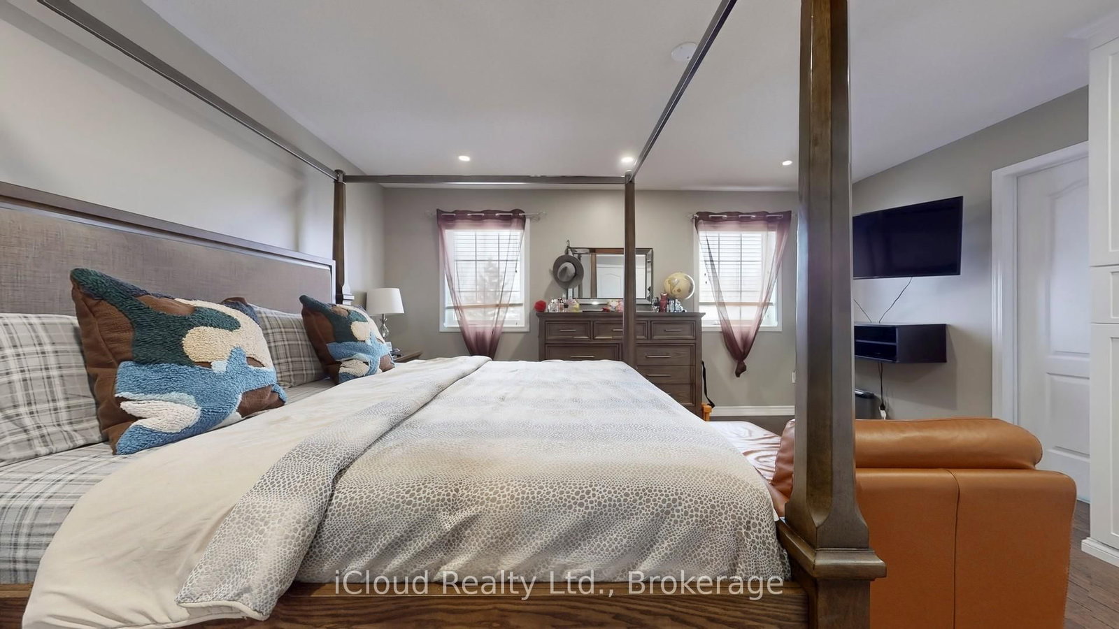 Semi-Detached House for sale at 52 Tianalee Crescent, Brampton, Ontario, L7A 2X2 - Fletcher's Meadow - MLS: W12908910