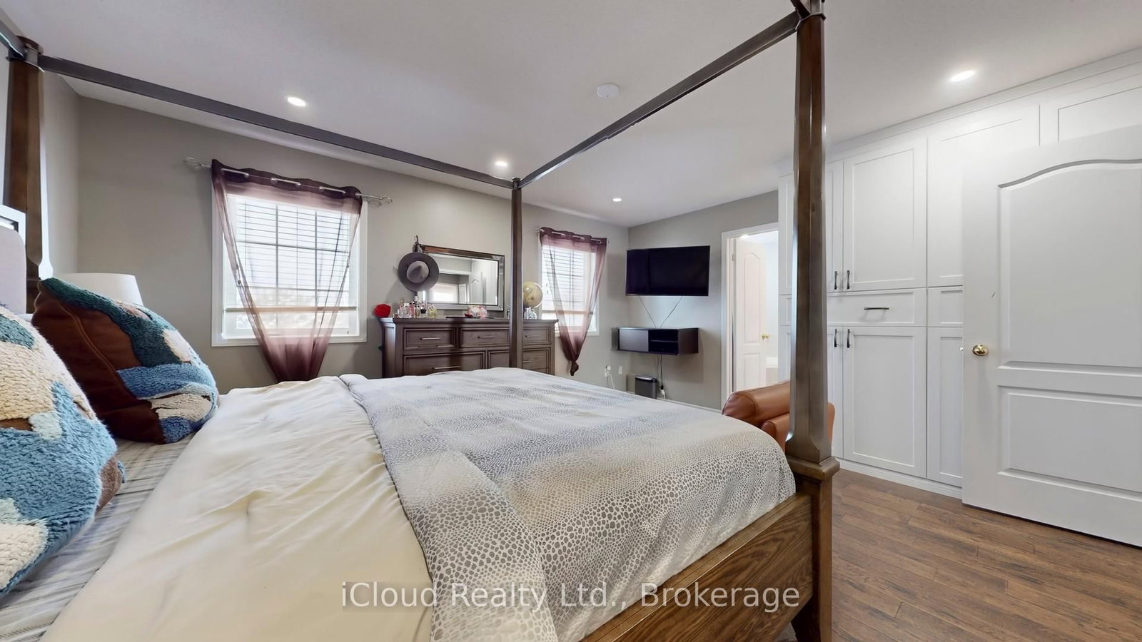 Semi-Detached House for sale at 52 Tianalee Crescent, Brampton, Ontario, L7A 2X2 - Fletcher's Meadow - MLS: W12908910