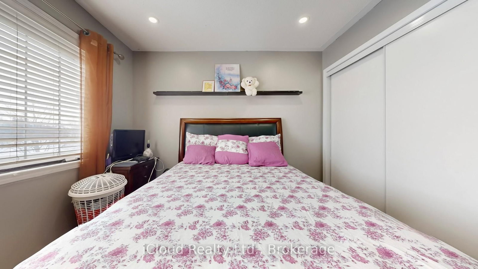 Semi-Detached House for sale at 52 Tianalee Crescent, Brampton, Ontario, L7A 2X2 - Fletcher's Meadow - MLS: W12908910