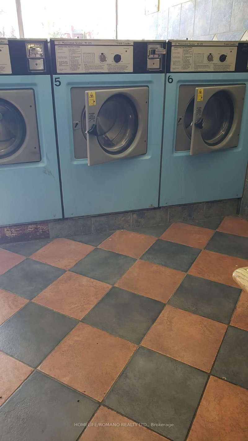 333 Jane St, Toronto, M6S 3Z3 | Image 2