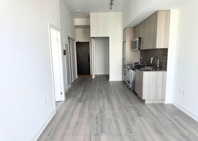 738 - 1005 Dundas Street E