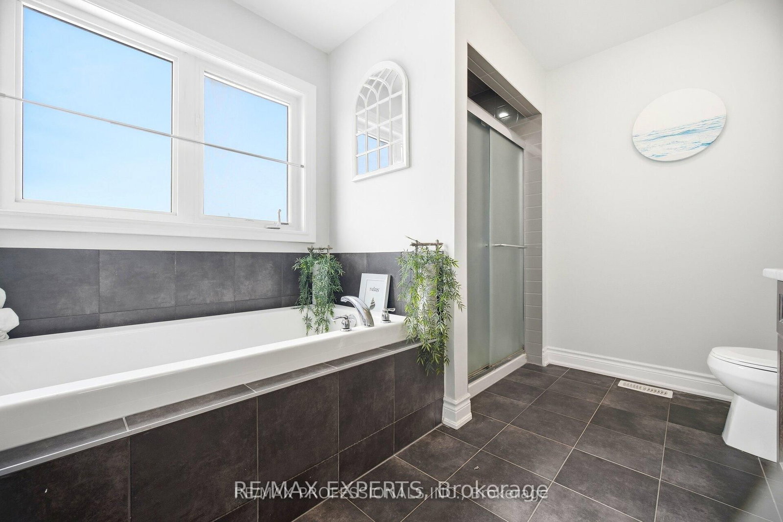 Detached House for sale at 5 Mugford Crescent, Brampton, Ontario, L6Y 6A7 - Bram West - MLS: W12909452