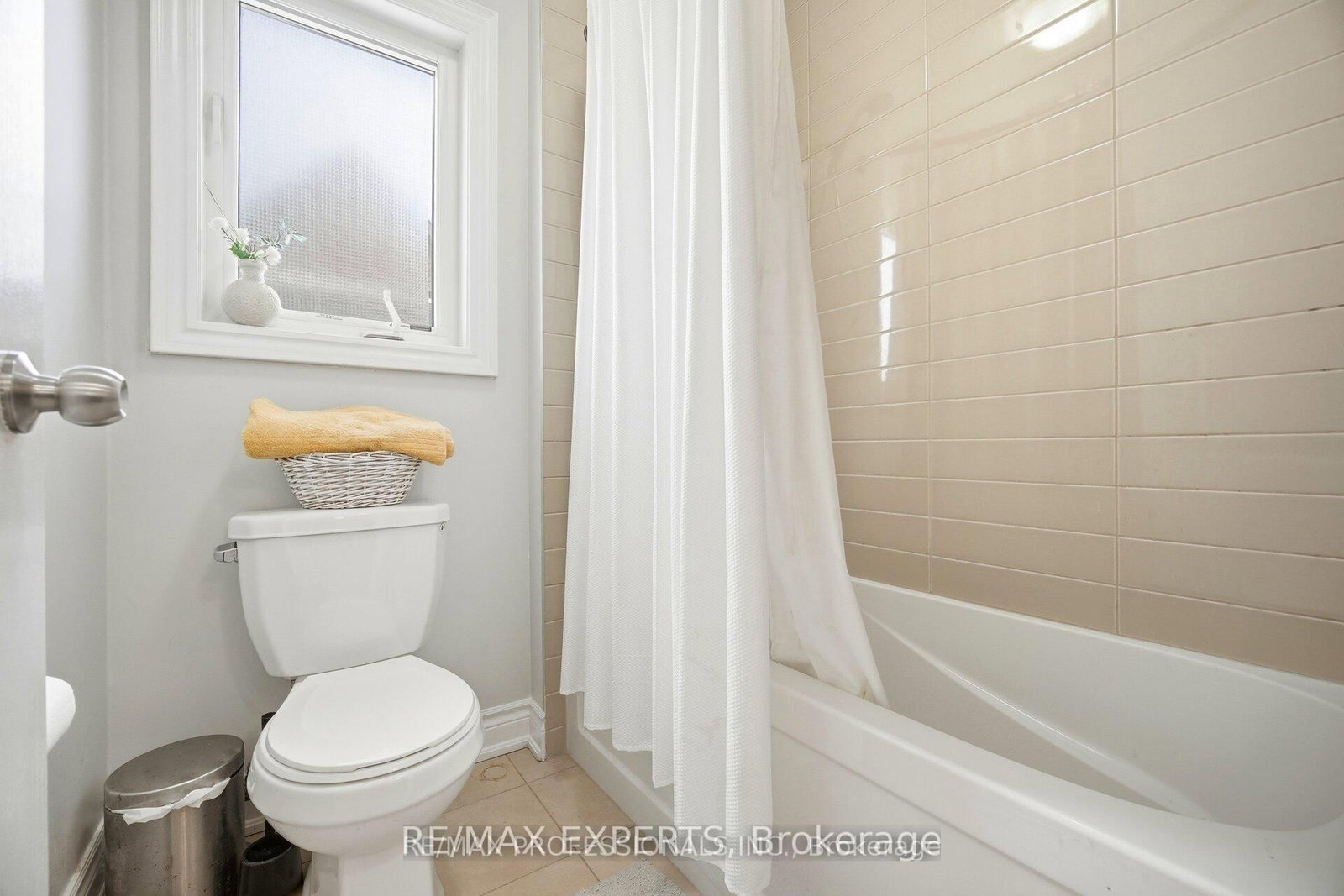 Detached House for sale at 5 Mugford Crescent, Brampton, Ontario, L6Y 6A7 - Bram West - MLS: W12909452