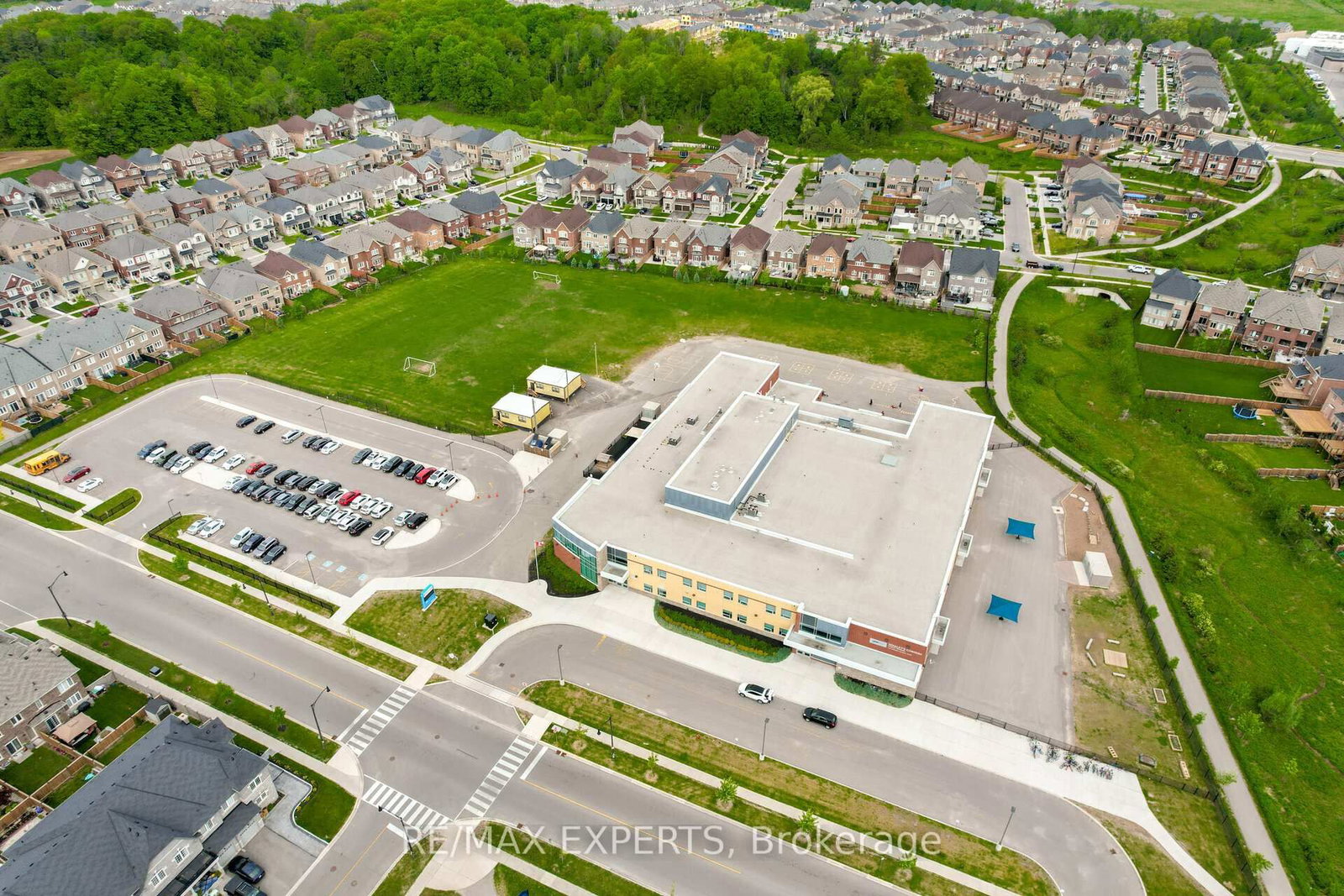 Detached House for sale at 5 Mugford Crescent, Brampton, Ontario, L6Y 6A7 - Bram West - MLS: W12909452