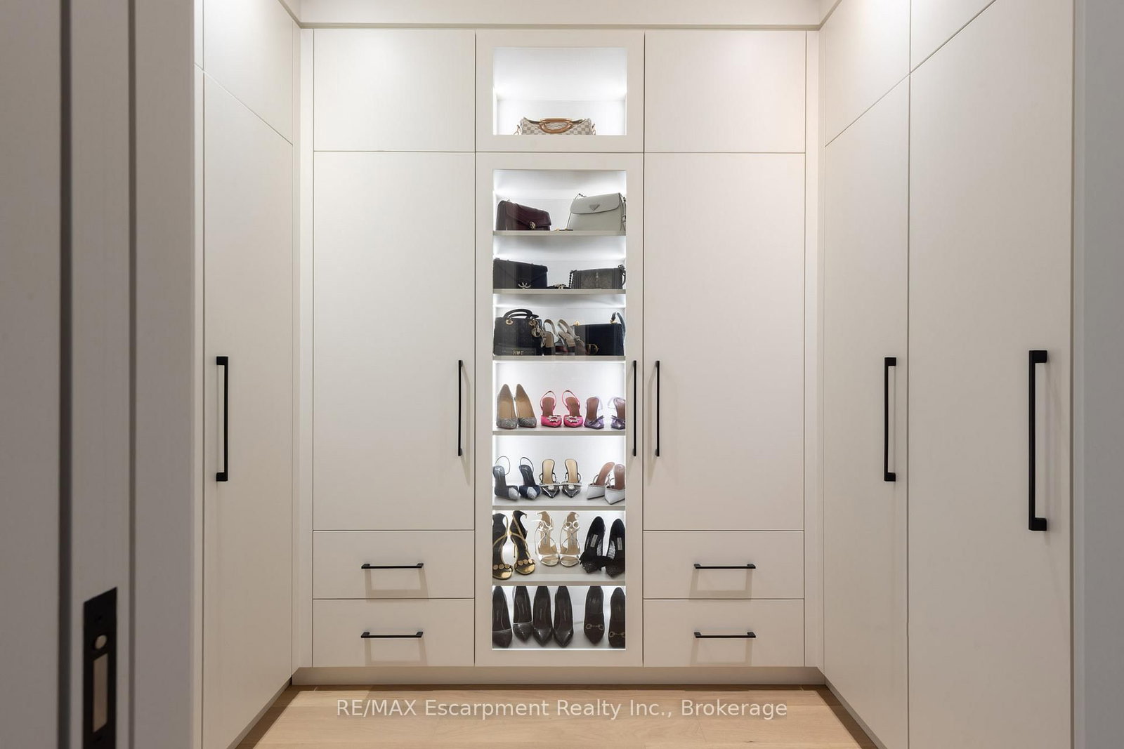 Detached House for sale at 540 Patricia Drive, Oakville, Ontario, L6K 1M2 - West - MLS: W12909578