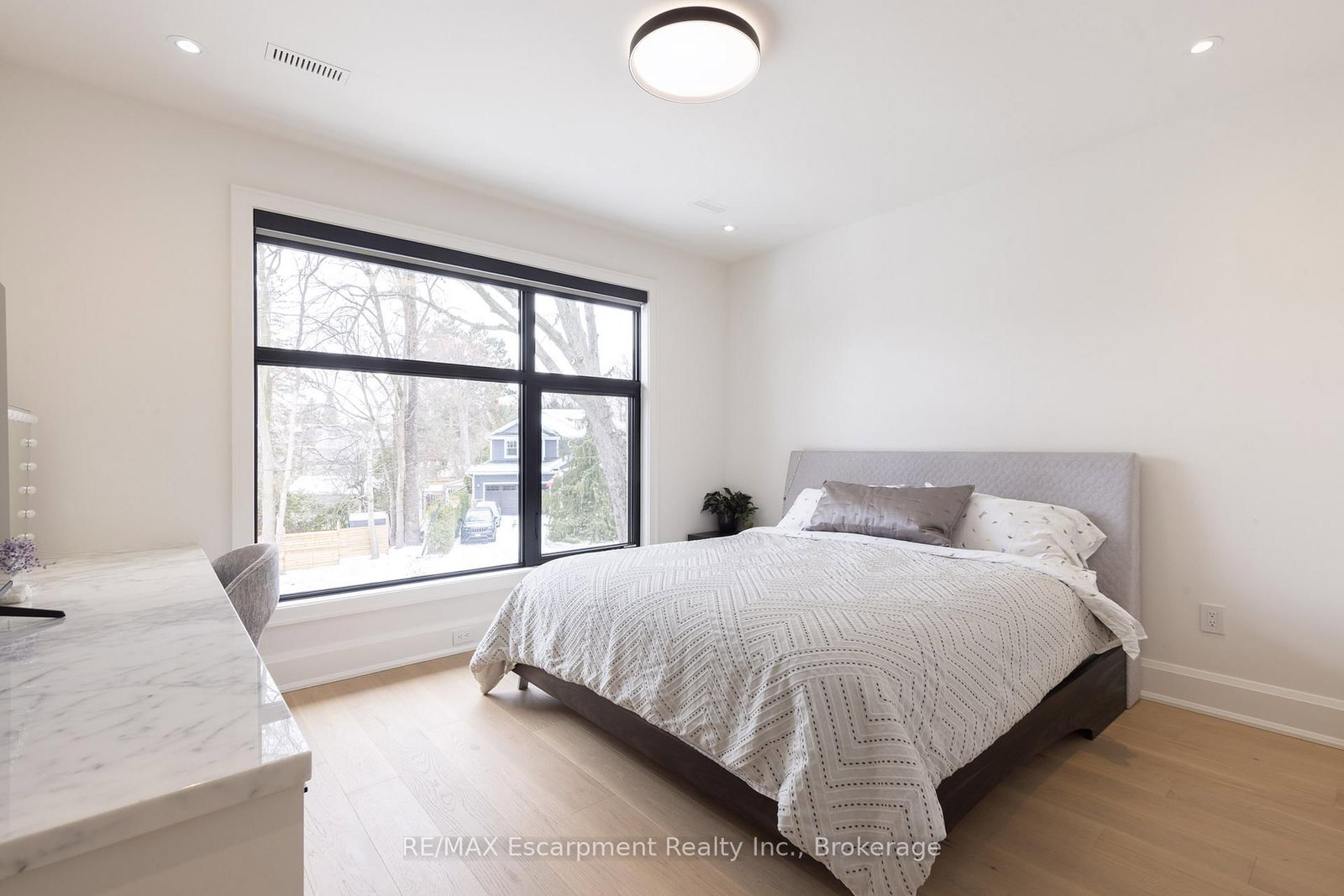 Detached House for sale at 540 Patricia Drive, Oakville, Ontario, L6K 1M2 - West - MLS: W12909578