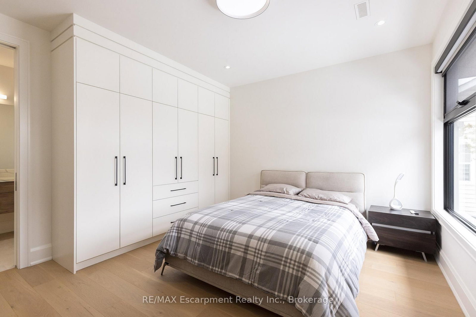 Detached House for sale at 540 Patricia Drive, Oakville, Ontario, L6K 1M2 - West - MLS: W12909578