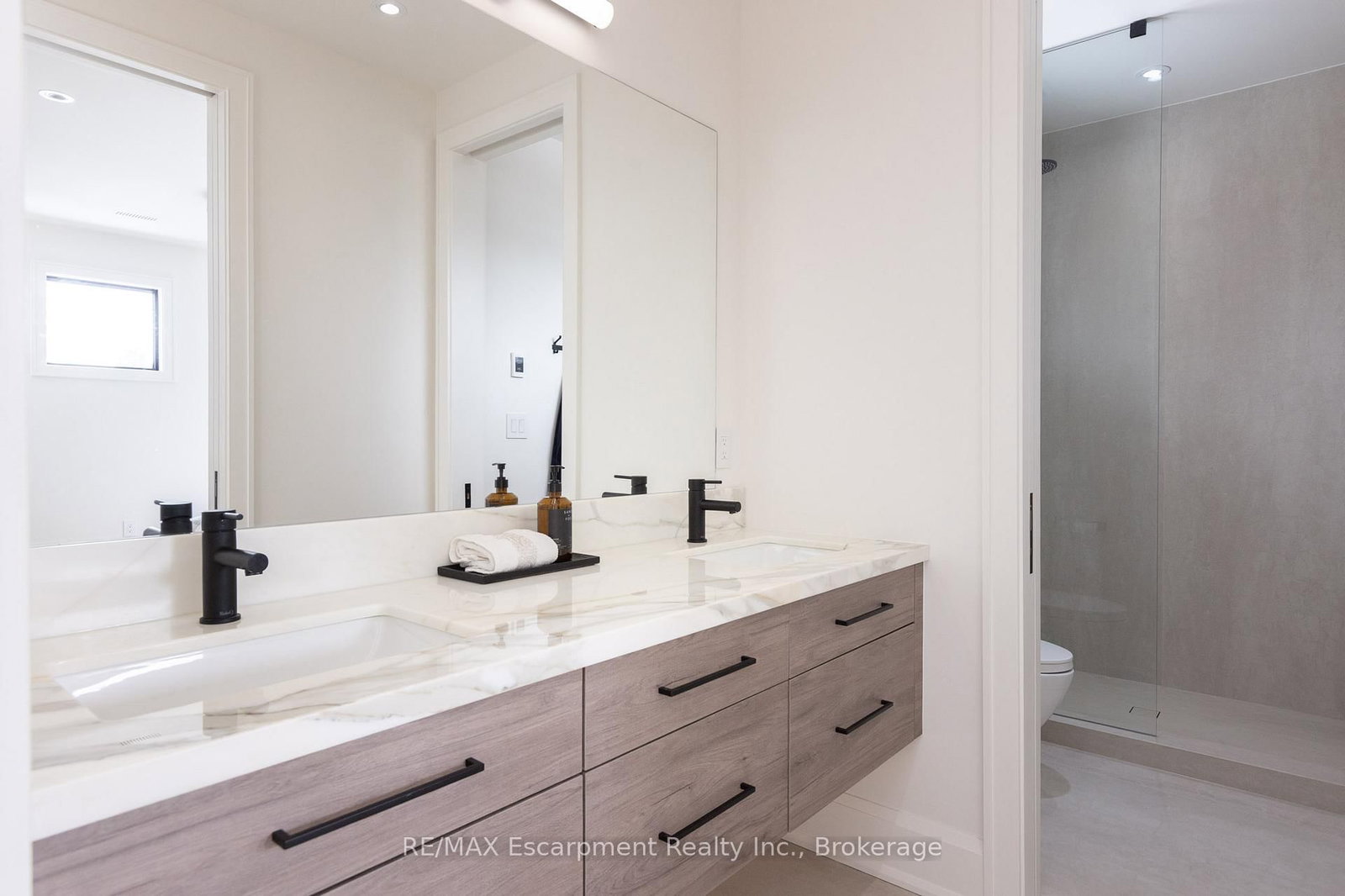 Detached House for sale at 540 Patricia Drive, Oakville, Ontario, L6K 1M2 - West - MLS: W12909578