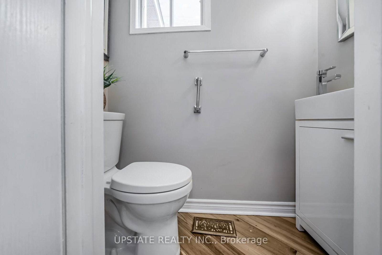 Detached House for sale at 7 Birchway Place, Halton Hills, Ontario, L7J 2X4 - Acton - MLS: W12909638