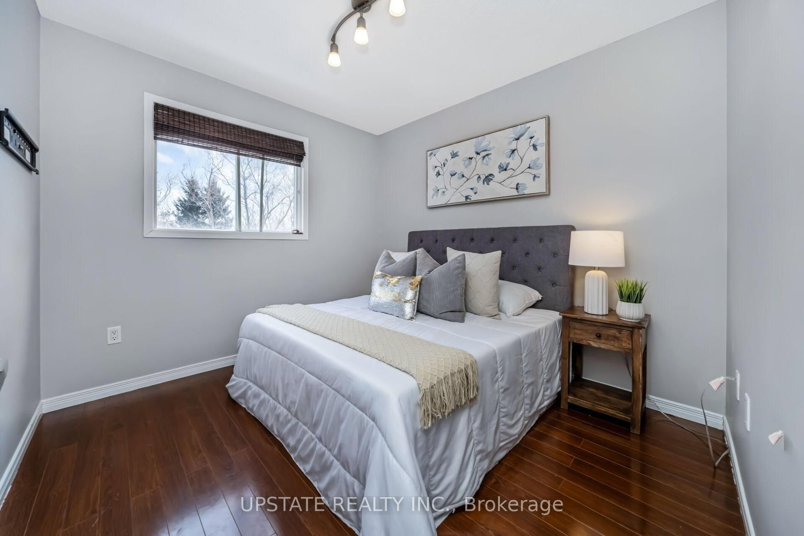 Detached House for sale at 7 Birchway Place, Halton Hills, Ontario, L7J 2X4 - Acton - MLS: W12909638