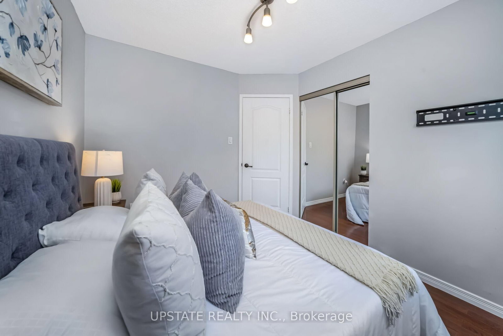 Detached House for sale at 7 Birchway Place, Halton Hills, Ontario, L7J 2X4 - Acton - MLS: W12909638