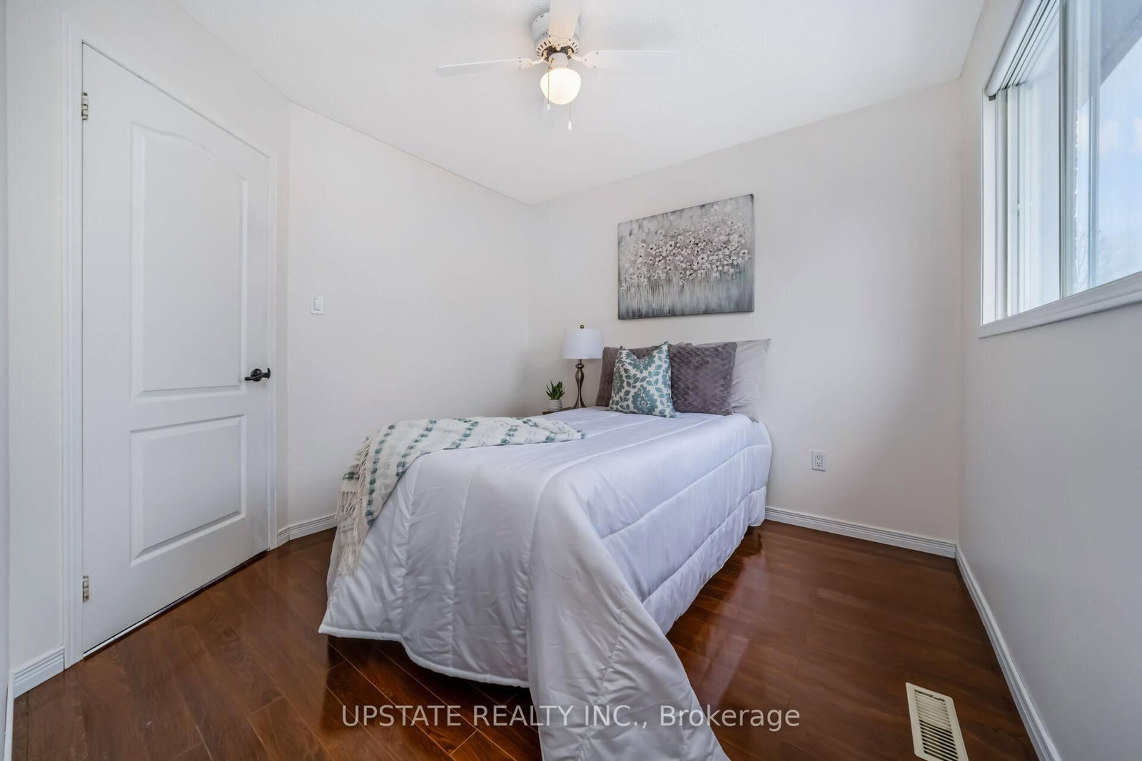 Detached House for sale at 7 Birchway Place, Halton Hills, Ontario, L7J 2X4 - Acton - MLS: W12909638