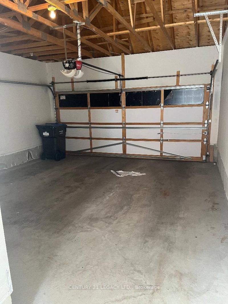 16 Saint Dennis Rd, Brampton, L6R 3W5 | Image 2