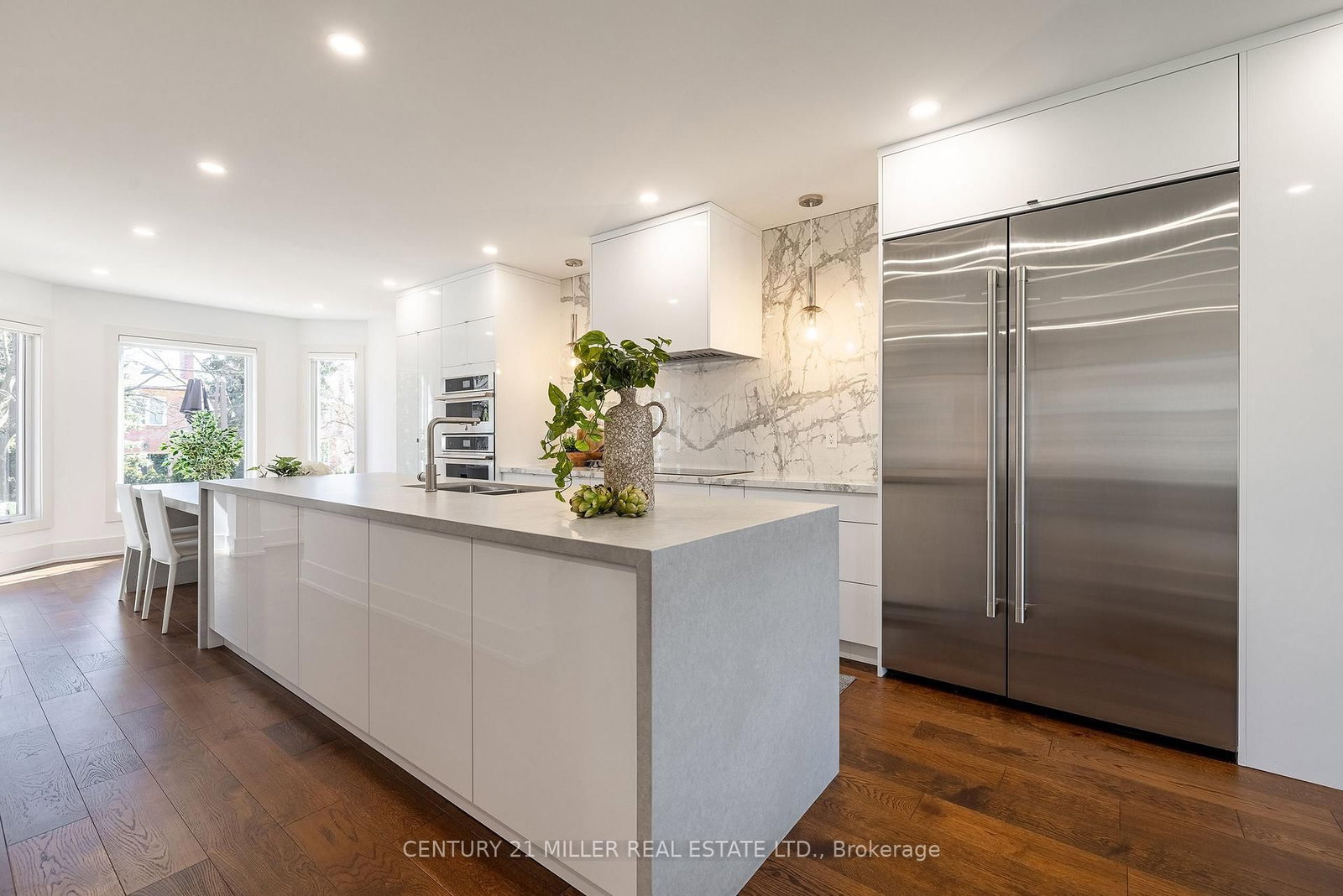 Listing Image 8