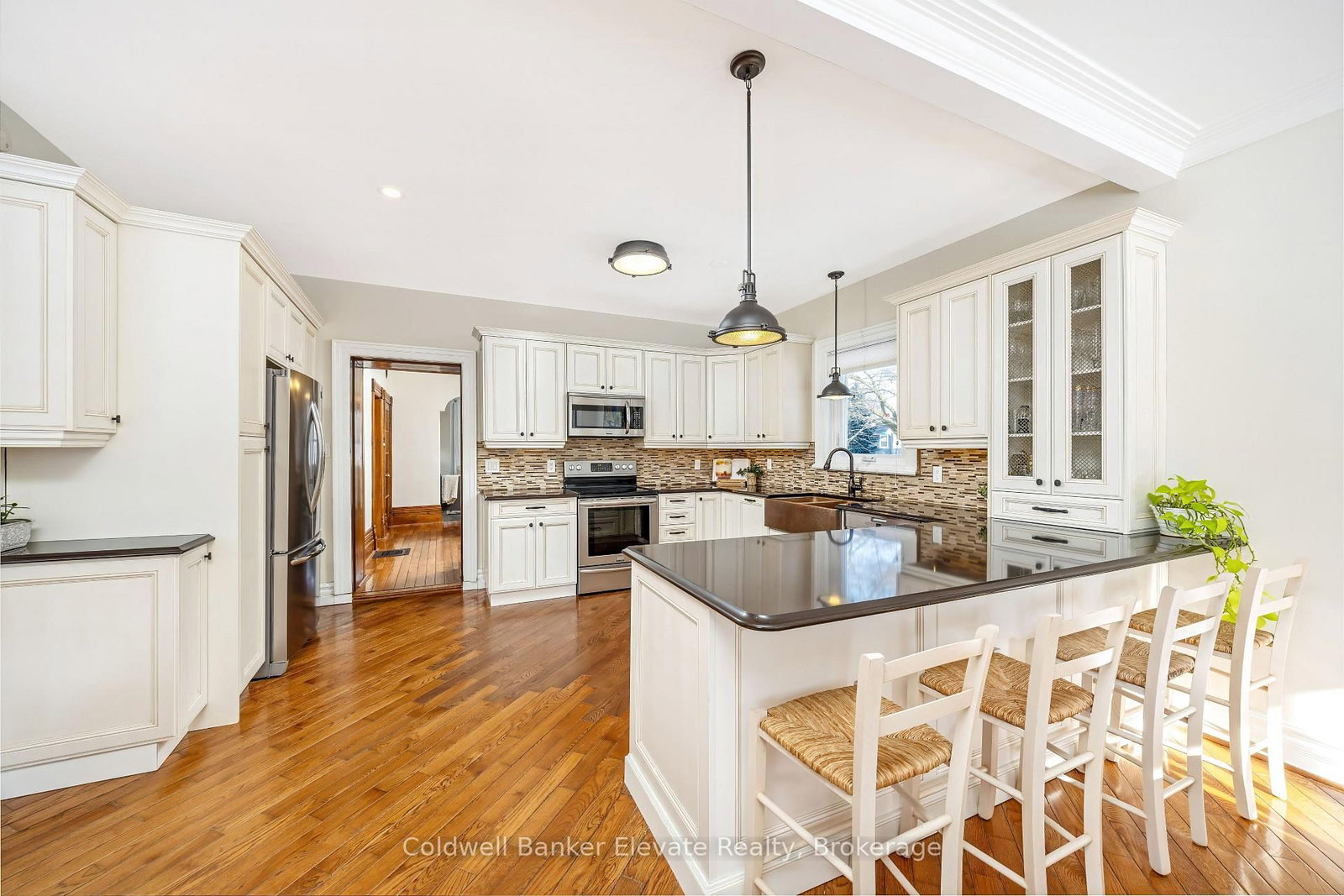 Detached House for sale at 6 Queen Street, Halton Hills, Ontario, L7G 2E4 - Georgetown - MLS: W12909692