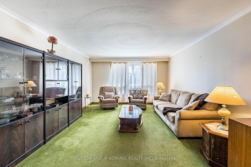 92 Redgrave Dr, Toronto, M9R 3V3 | Image 2