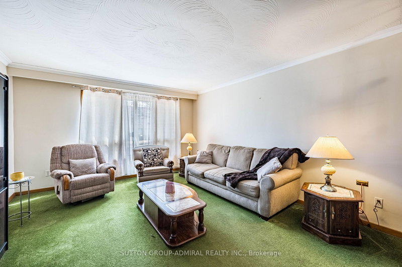 92 Redgrave Dr, Toronto, M9R 3V3 | Image 3