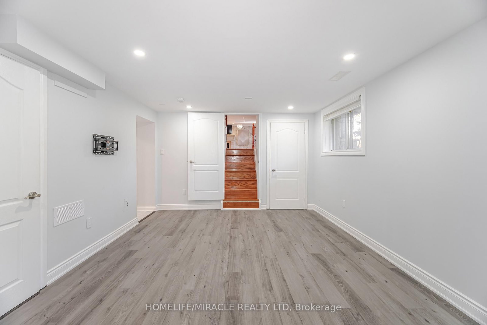 Detached House for sale at 308 Third Line, Oakville, Ontario, L6L 4A4 - West - MLS: W12909962