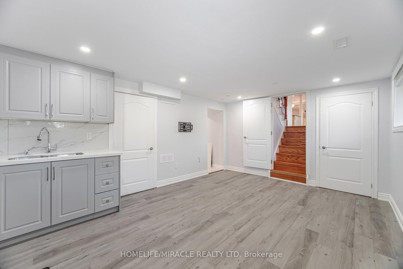 Detached House for sale at 308 Third Line, Oakville, Ontario, L6L 4A4 - West - MLS: W12909962