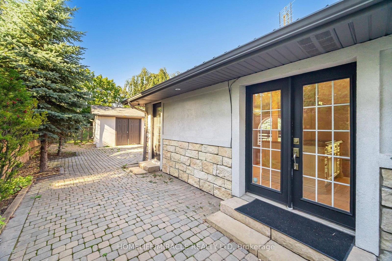 Detached House for sale at 308 Third Line, Oakville, Ontario, L6L 4A4 - West - MLS: W12909962