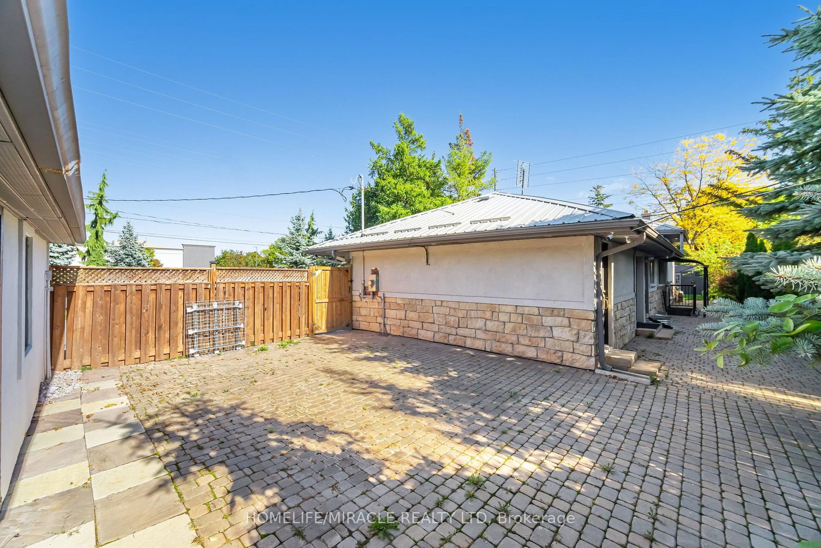 Detached House for sale at 308 Third Line, Oakville, Ontario, L6L 4A4 - West - MLS: W12909962