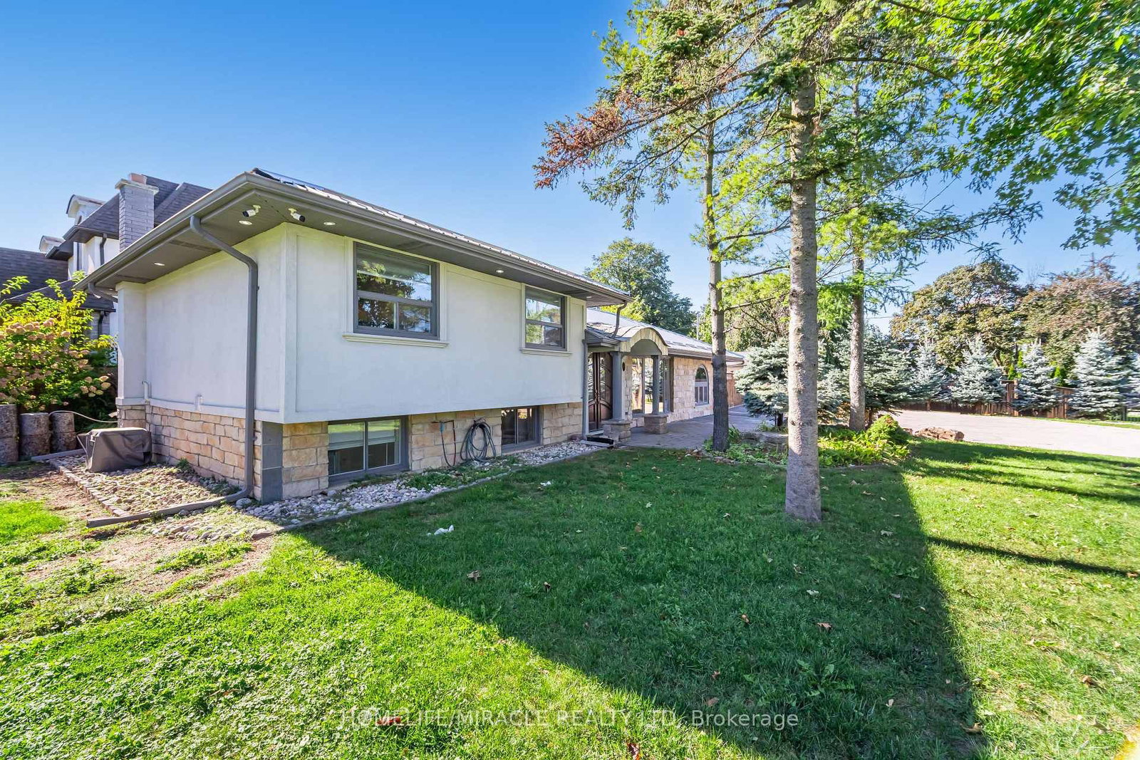 Detached House for sale at 308 Third Line, Oakville, Ontario, L6L 4A4 - West - MLS: W12909962