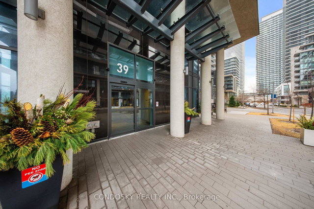 914 - 39 Annie Craig Drive