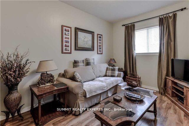 23 Bissell Drive N