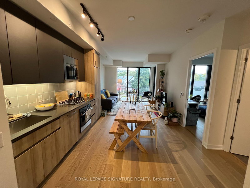 home for lease on 306-430 Roncesvalles Avenue