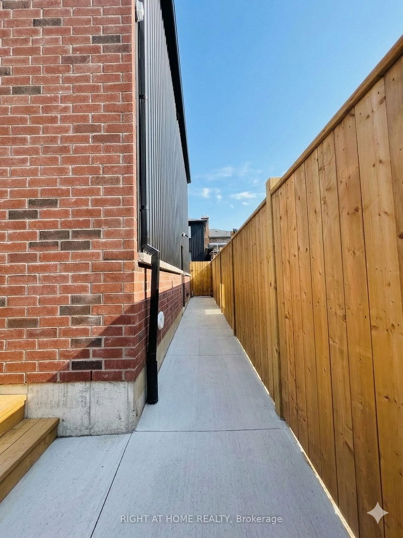 5B - 19 Arrowsmith Ave, Toronto, M6M 2W8 | Image 2