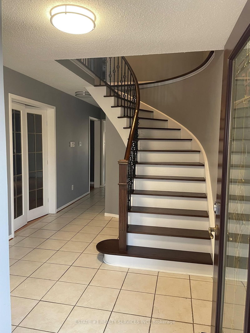 2943 Gulfstream Way, Mississauga, L5N 6J9 | Image 3