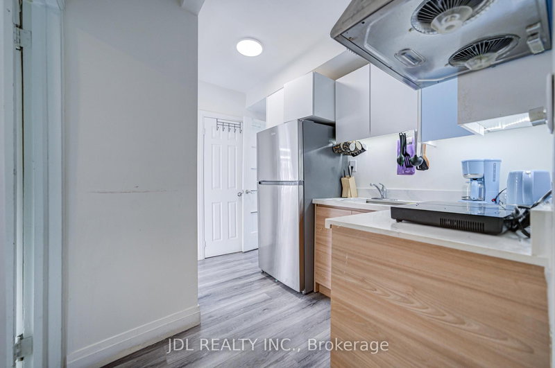 3 - 5 Sorauren Ave, Toronto, M6R 2C6 | Image 2