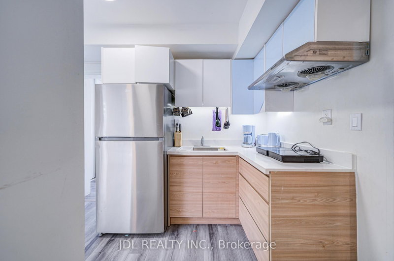 3 - 5 Sorauren Ave, Toronto, M6R 2C6 | Image 3