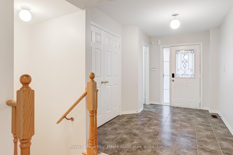 1315 Brandon Terr, Milton, L9T 7R3 | Image 3