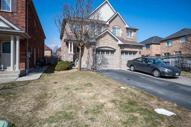 3077 Caulfield Cres, Mississauga, L5M 6J7 | Image 2
