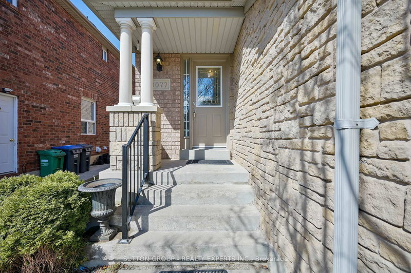3077 Caulfield Cres, Mississauga, L5M 6J7 | Image 3