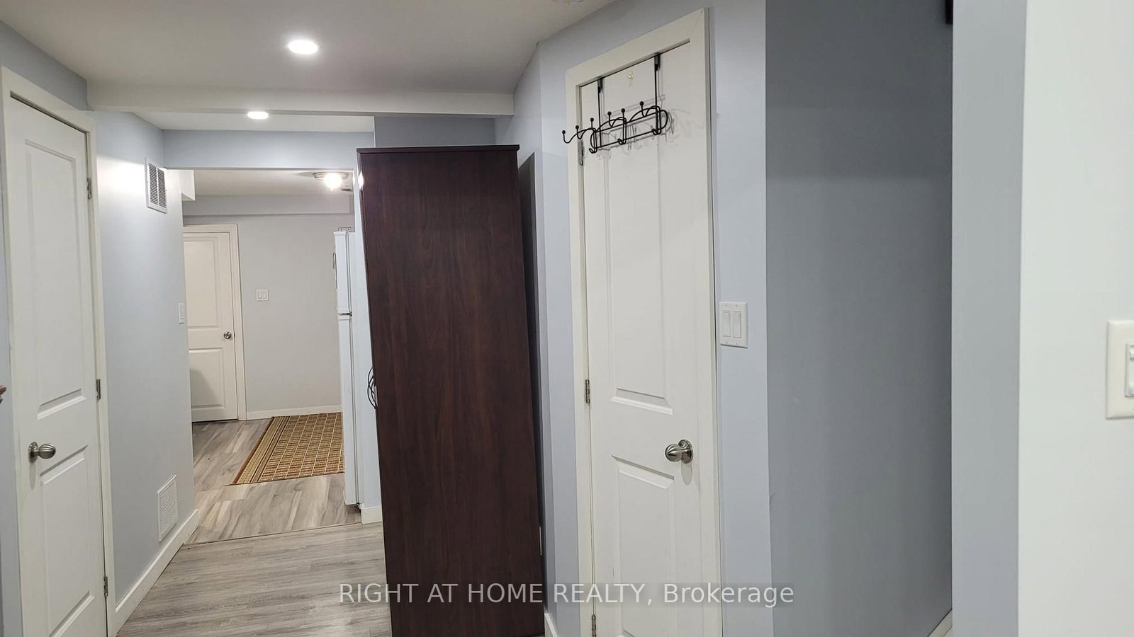 2655 Gananoque Drive, Unit # 7 - Photo 4