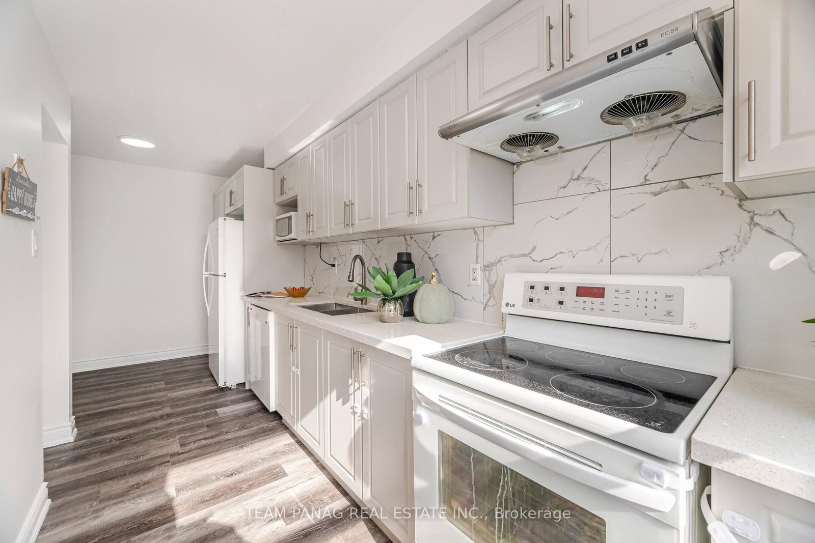 Townhouse for sale at 38 Eden Park, Brampton, Ontario, L6T 3A5 - Southgate - MLS: W12912170