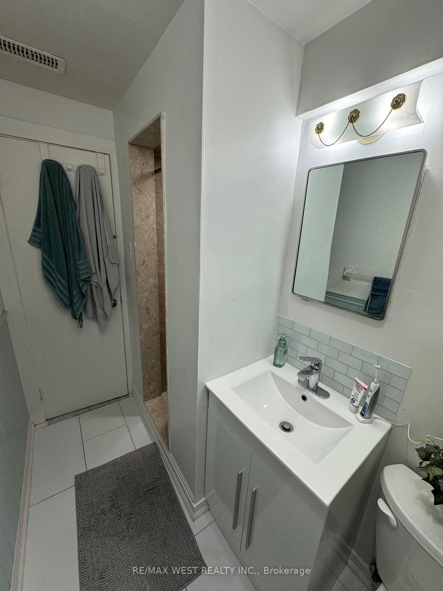 35 Lilywood Road, Unit B2 - Photo 11