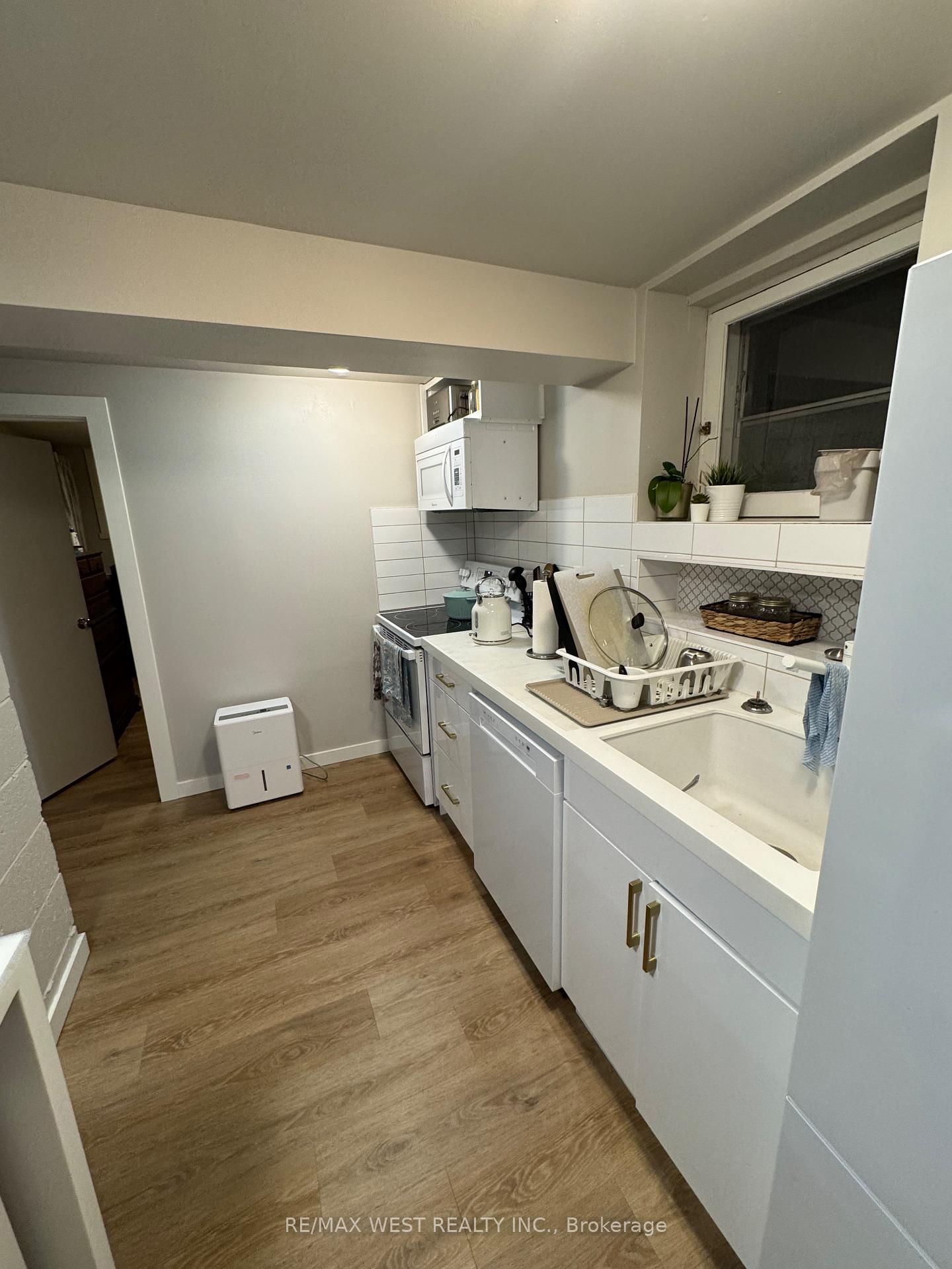 35 Lilywood Road, Unit B2 - Photo 13