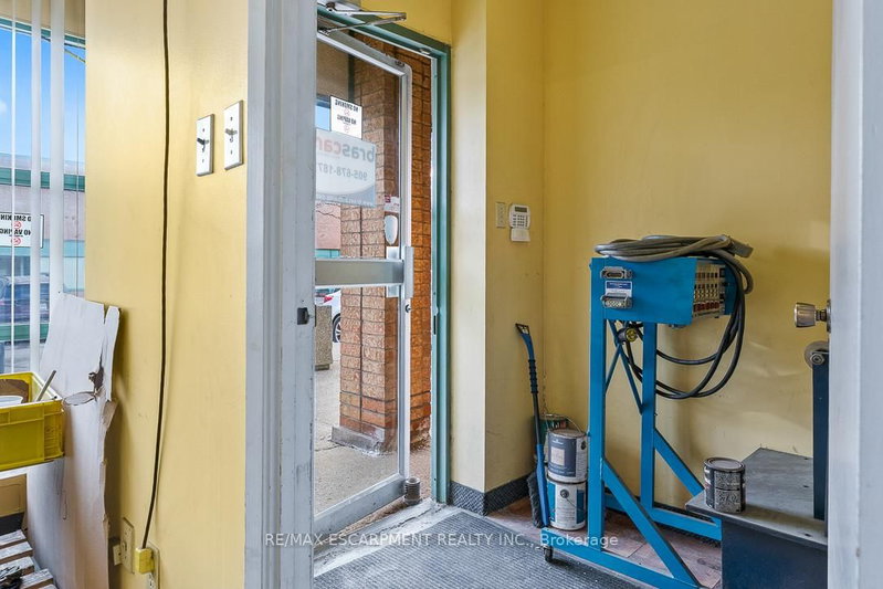 2430 Lucknow Dr photo 5