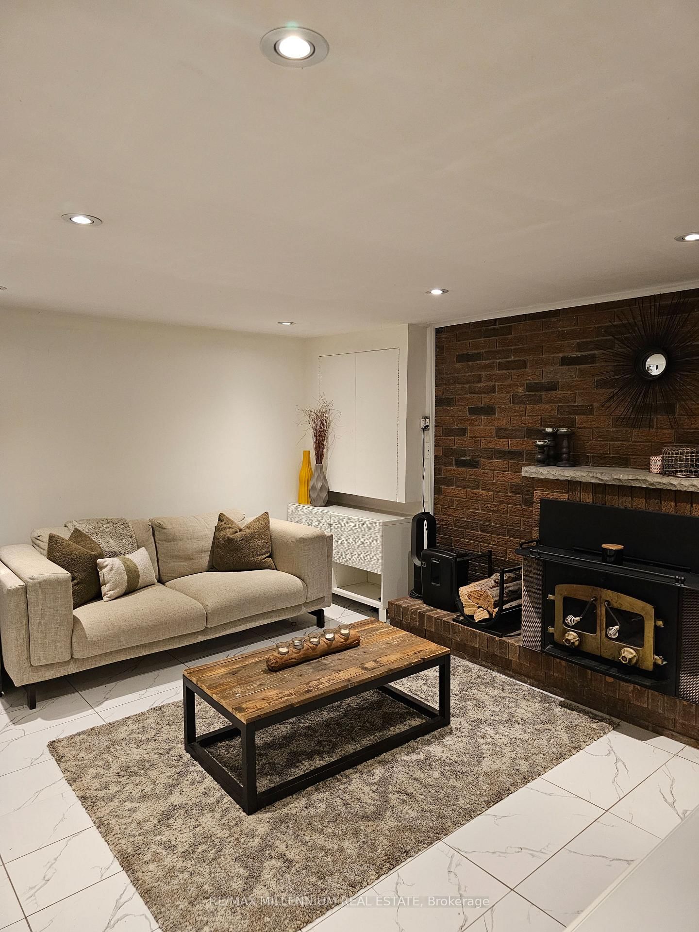 65 Vange Crescent - Photo 2