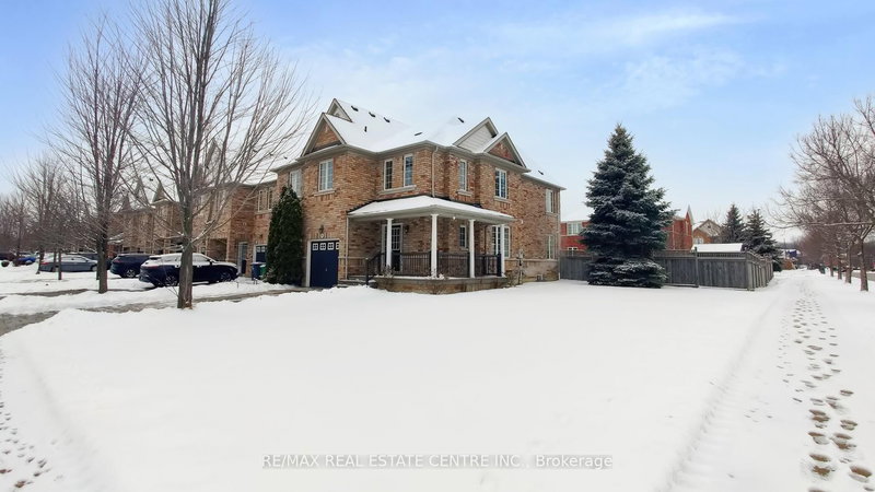 3941 Stardust Dr, Mississauga, L5M 8A4 | Image 2