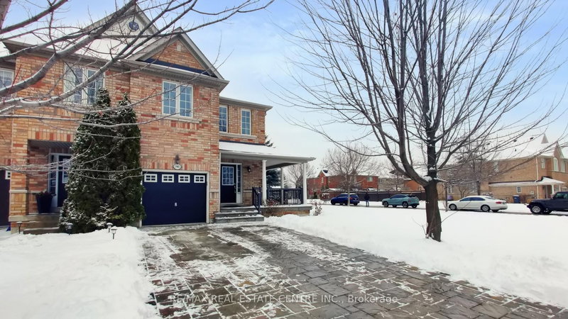 3941 Stardust Dr, Mississauga, L5M 8A4 | Image 3