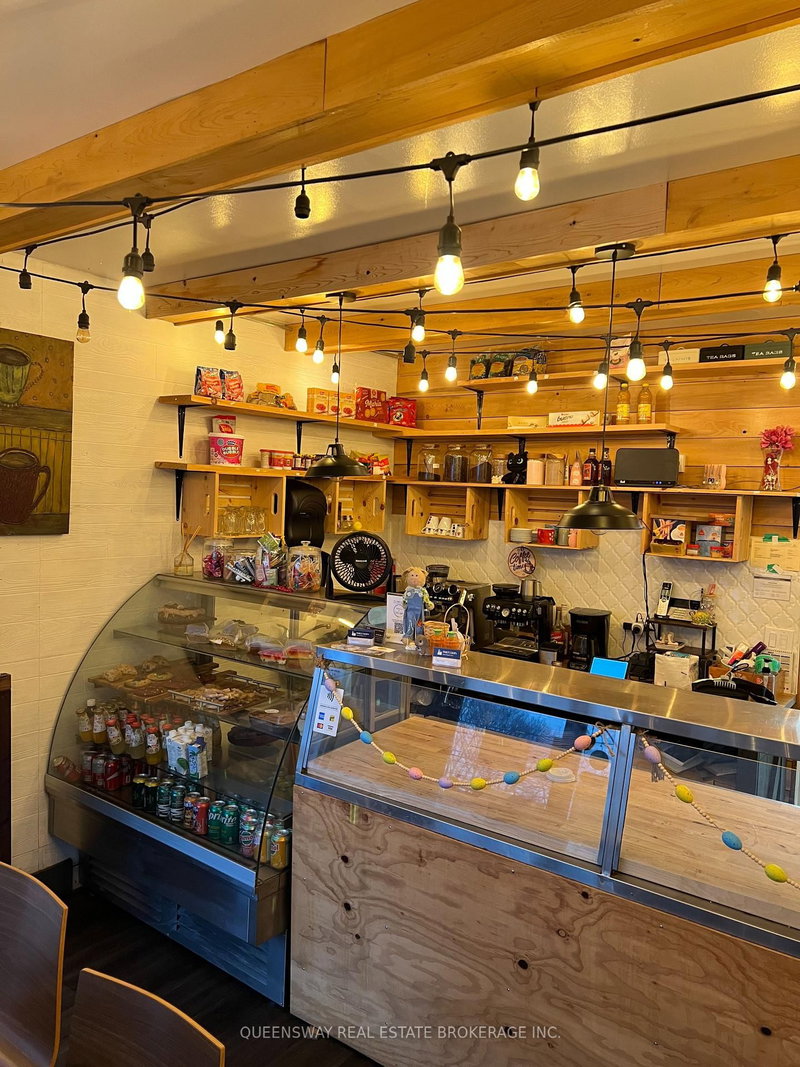 1097 Lakeshore Rd E, Mississauga, L5E 1E8 | Image 2