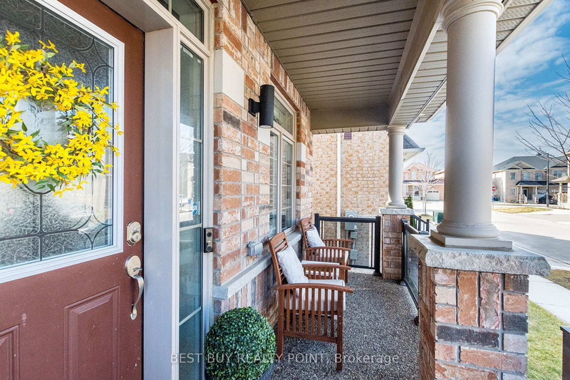 92 Colville Pl, Milton, L9E 1G8 | Image 2