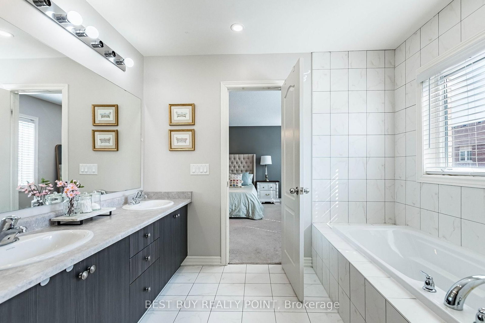 Semi-Detached House for sale at 92 Colville Place, Milton, Ontario, L9E 1G8 - Ford - MLS: W12912884